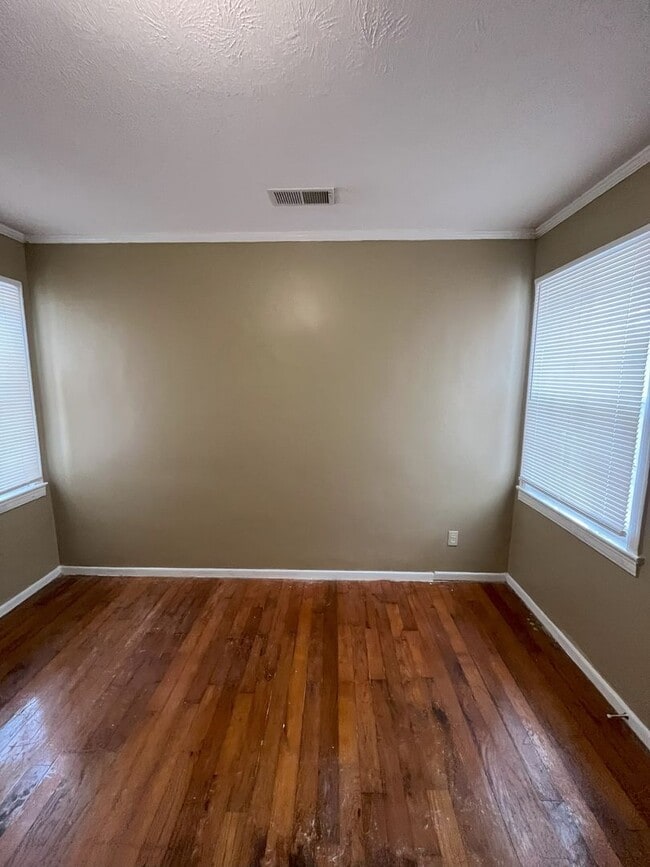 Building Photo - Relax on the Porch: Cozy 2-Bedroom Home in Talladega!!!