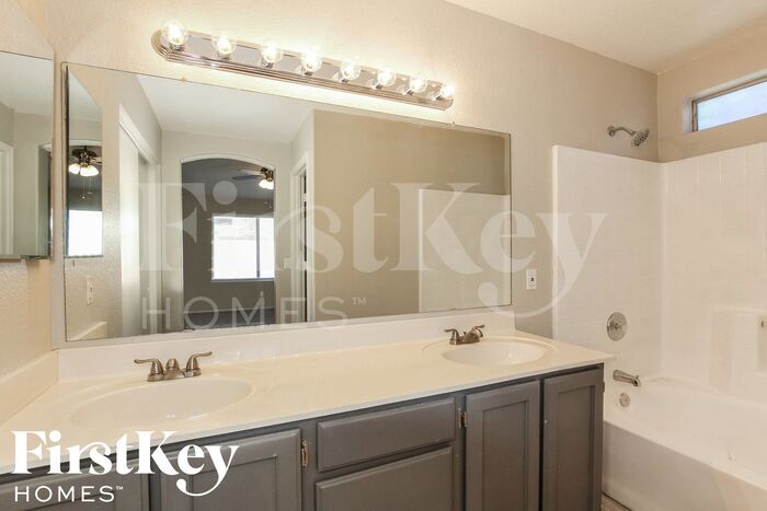 Building Photo - 8534 W Tuckey Ln