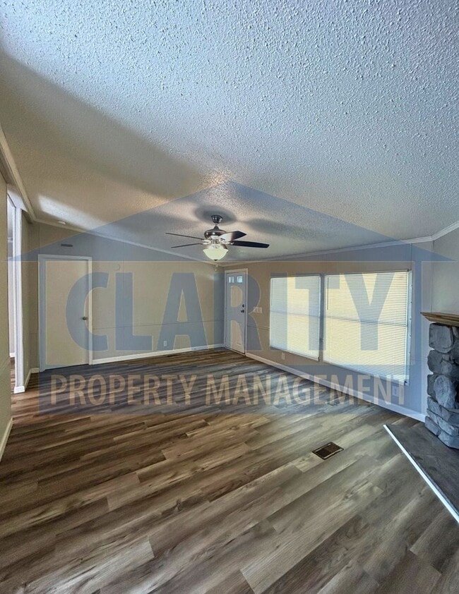 Building Photo - 3 Bed, 2 Bath Home in Peaceful Setting