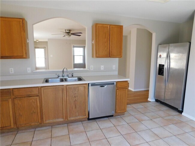 Building Photo - 805 Satellite View