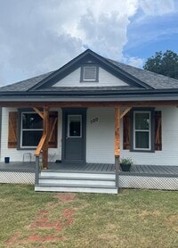 Building Photo - 720 S Miles Ave
