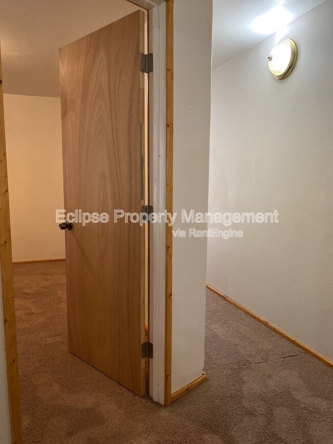 Building Photo - 908 9th St