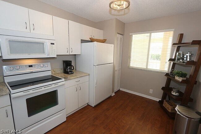 Building Photo - 7812 Emerald Cir