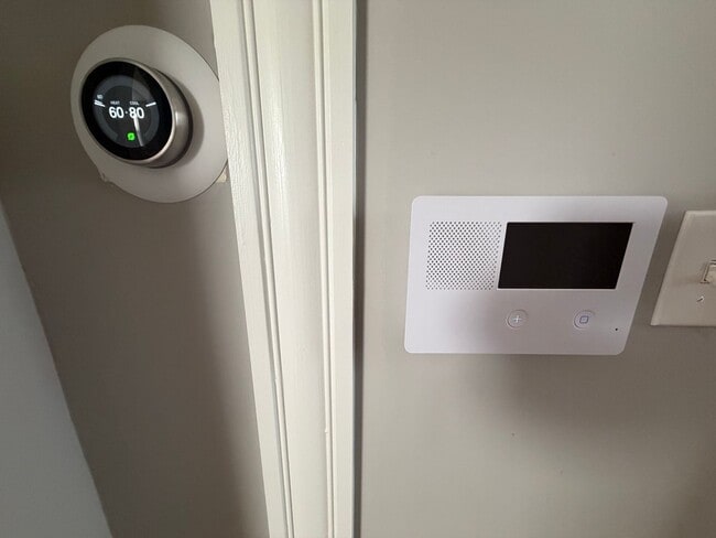 Building Photo - Beautifully Renovated Swansboro Home