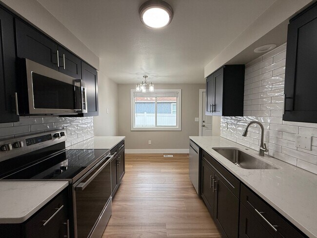 Building Photo - 6127 N Standard St