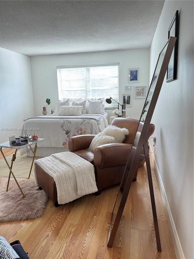 Building Photo - 1225 NE 124th St