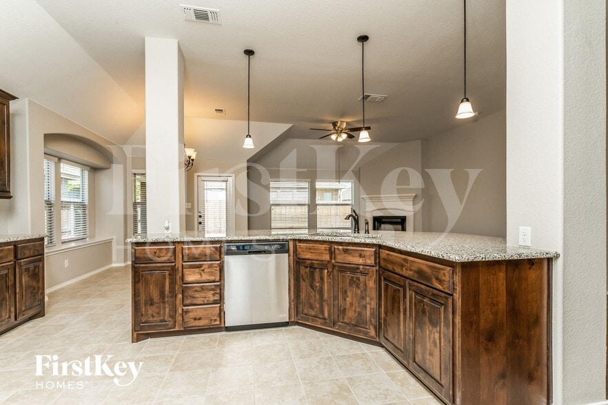 Building Photo - 222 Carson Dr