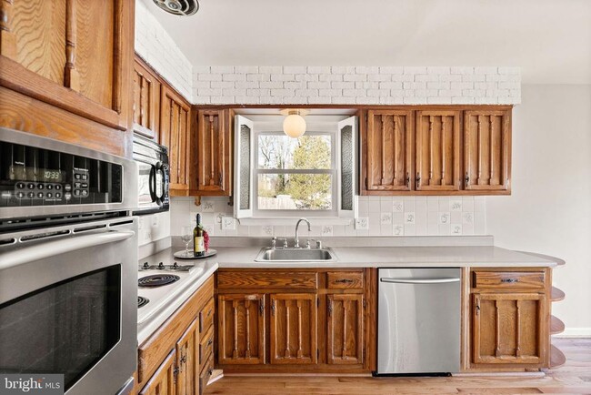 Building Photo - 9356 Birchwood Ct