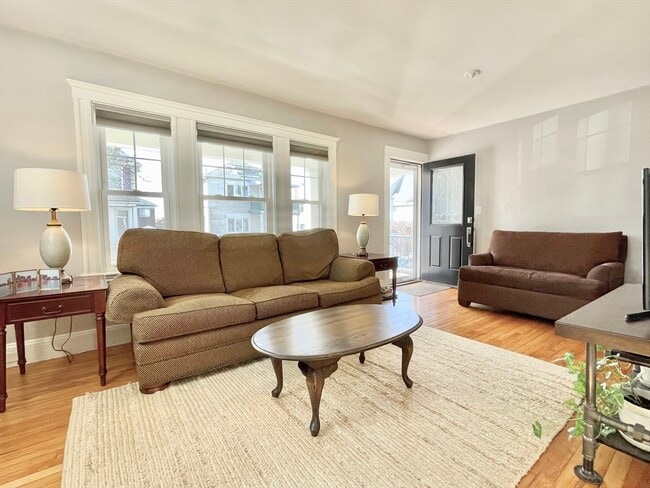 Building Photo - 15 Woods Ave