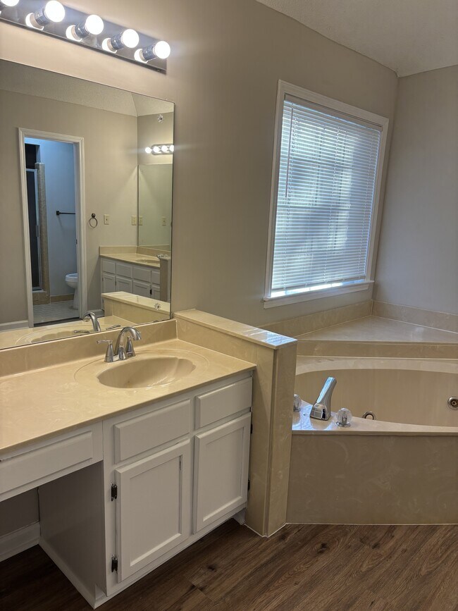 Building Photo - 4197 Oak Valley Dr