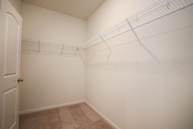 Building Photo - 569 Amberwood Pk Dr