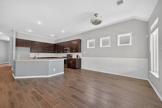 Building Photo - 1312 Mainland Shrs Ln