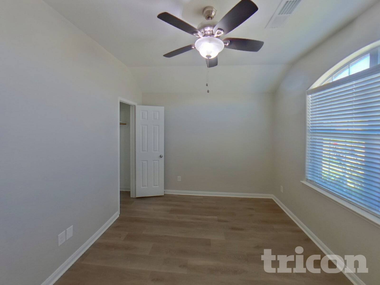 Building Photo - 825 Hawthorne Rd