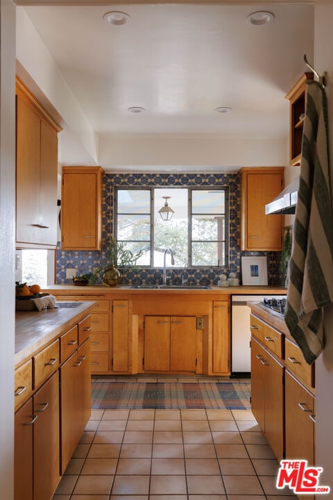 Building Photo - 1575 E Loma Alta Dr