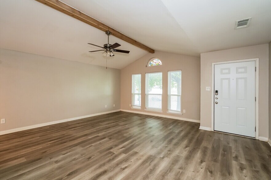 Building Photo - 556 Blue Haze Dr
