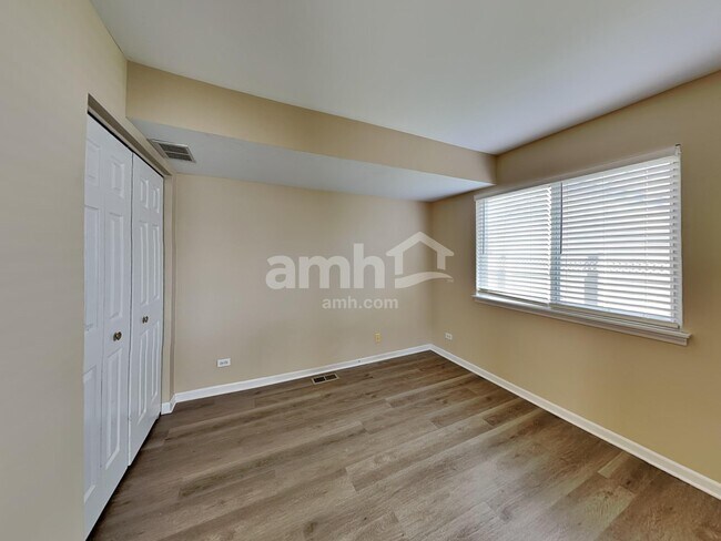 Building Photo - 388 Pheasant Chase Dr