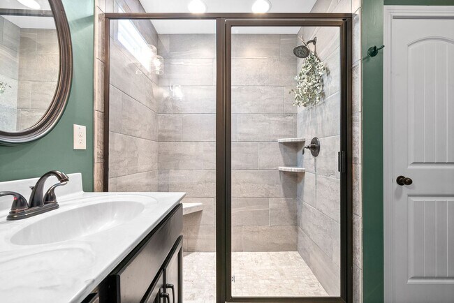 Building Photo - Fish, Swim or Canoe from your backyard! Beautiful 3 bed 2 bath with large Fenced in backyard!