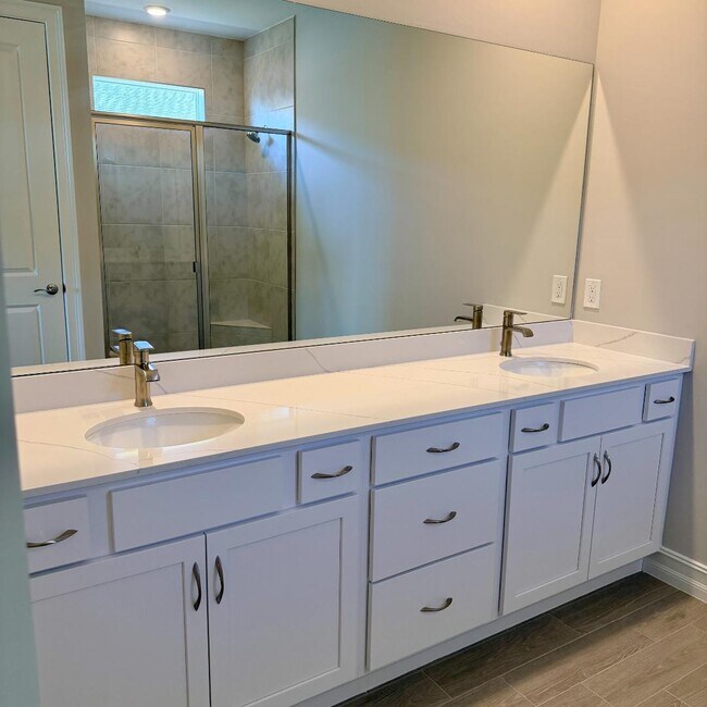 Building Photo - 17827 Shade Tree Loop