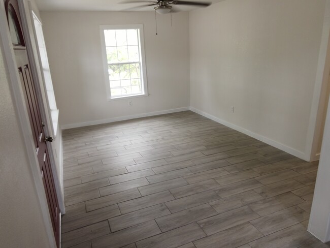 Building Photo - 2530 Halsey St