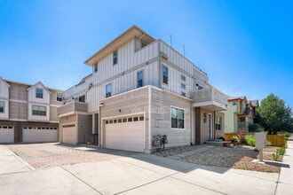 Building Photo - 758 S Leyden St