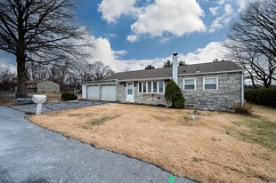 Building Photo - 7 Helen Ln