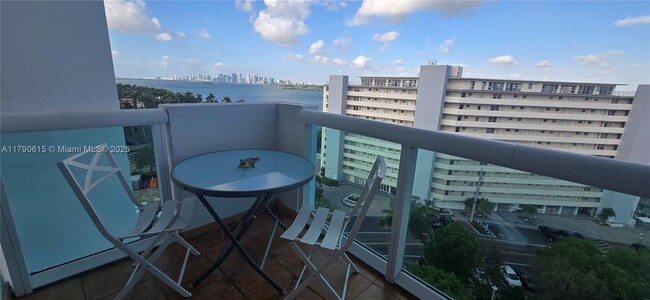 Building Photo - 7900 Harbor Island Dr