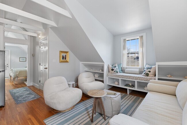 Building Photo - 3 Circle St