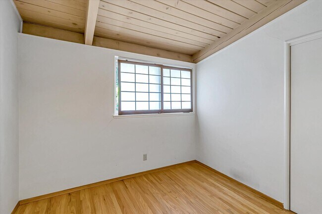 Building Photo - 3 Bedroom 2 Bath Home located in Palo Alto's Palo Verde Neighborhood!
