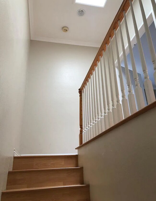 Building Photo - 4044 La Jolla Village Dr