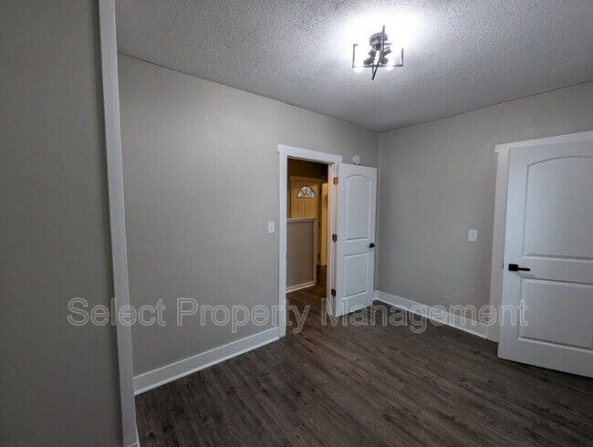 Building Photo - 601 Brackenridge St