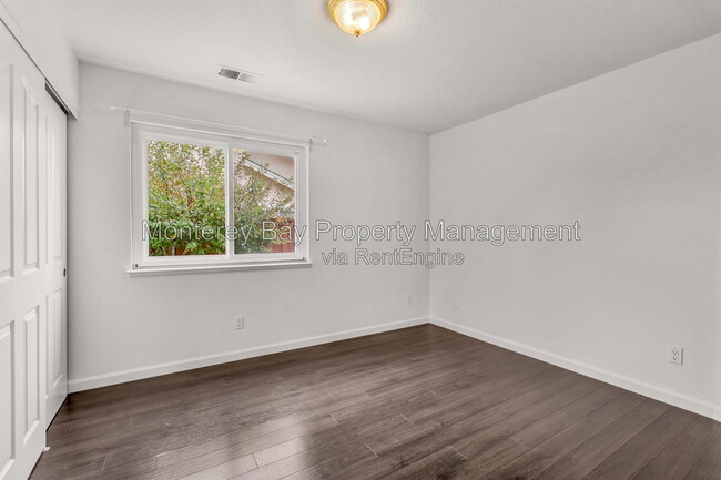 Building Photo - 383 Hillcrest Ave