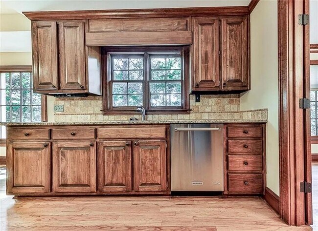 Building Photo - Spacious 5BR House in Snellville
