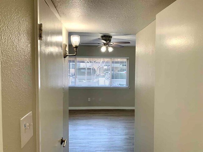 Building Photo - 10650 Steppington Dr