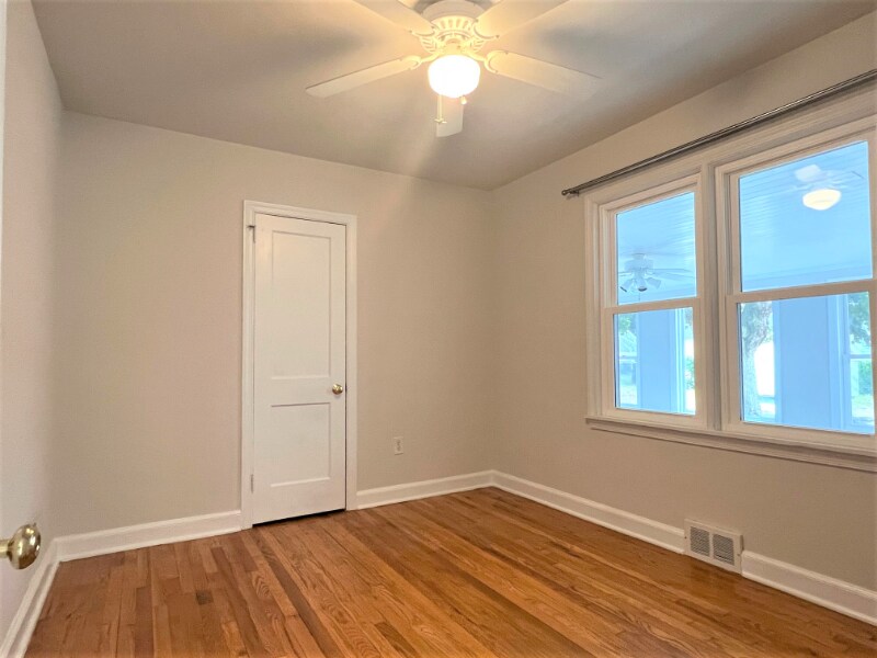 Building Photo - 108 E Cochran St