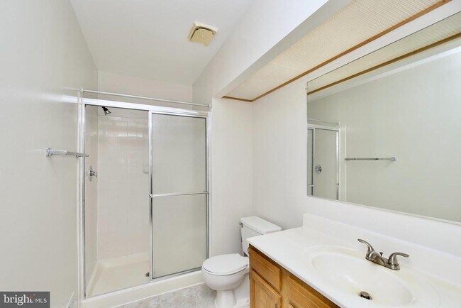 Building Photo - 6643 Medinah Ln