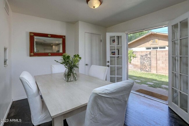 Building Photo - 1428 S Oakley Pl