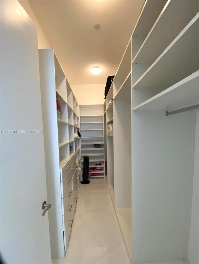 Building Photo - 15811 Collins Ave