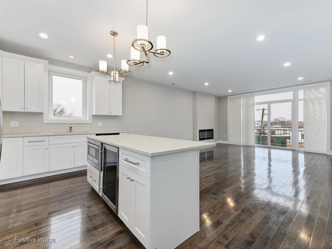 Building Photo - 6109 N Elston Ave