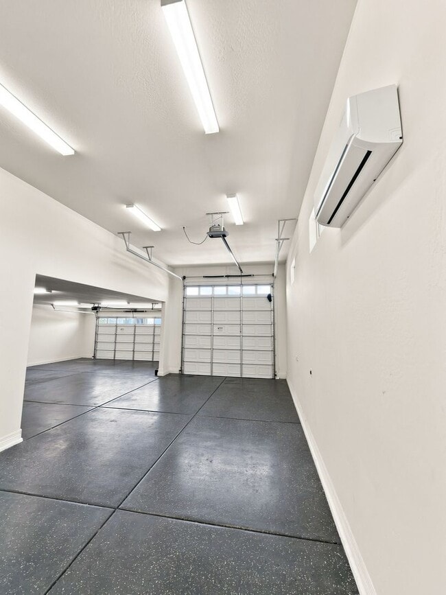 Building Photo - Luxury SMART HOME For Rent!