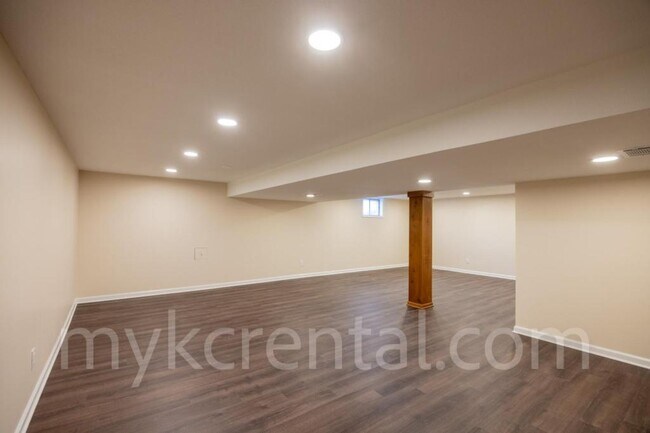 Building Photo - 12012 Ensley Ln