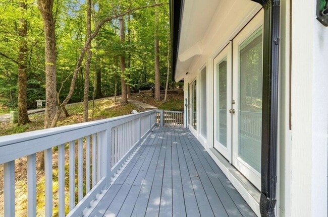 Building Photo - 801 Hilltop Cir