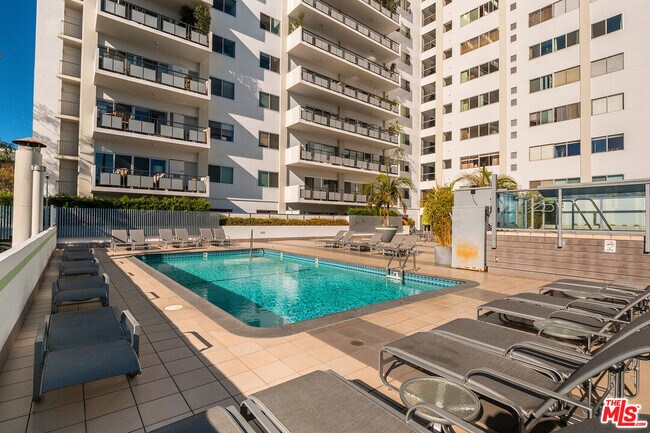 Building Photo - 1155 N La Cienega Blvd