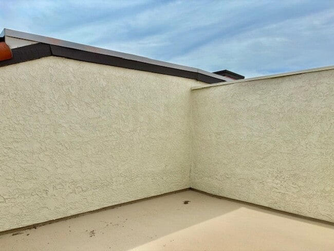 Building Photo - 2226 Martinique Ln