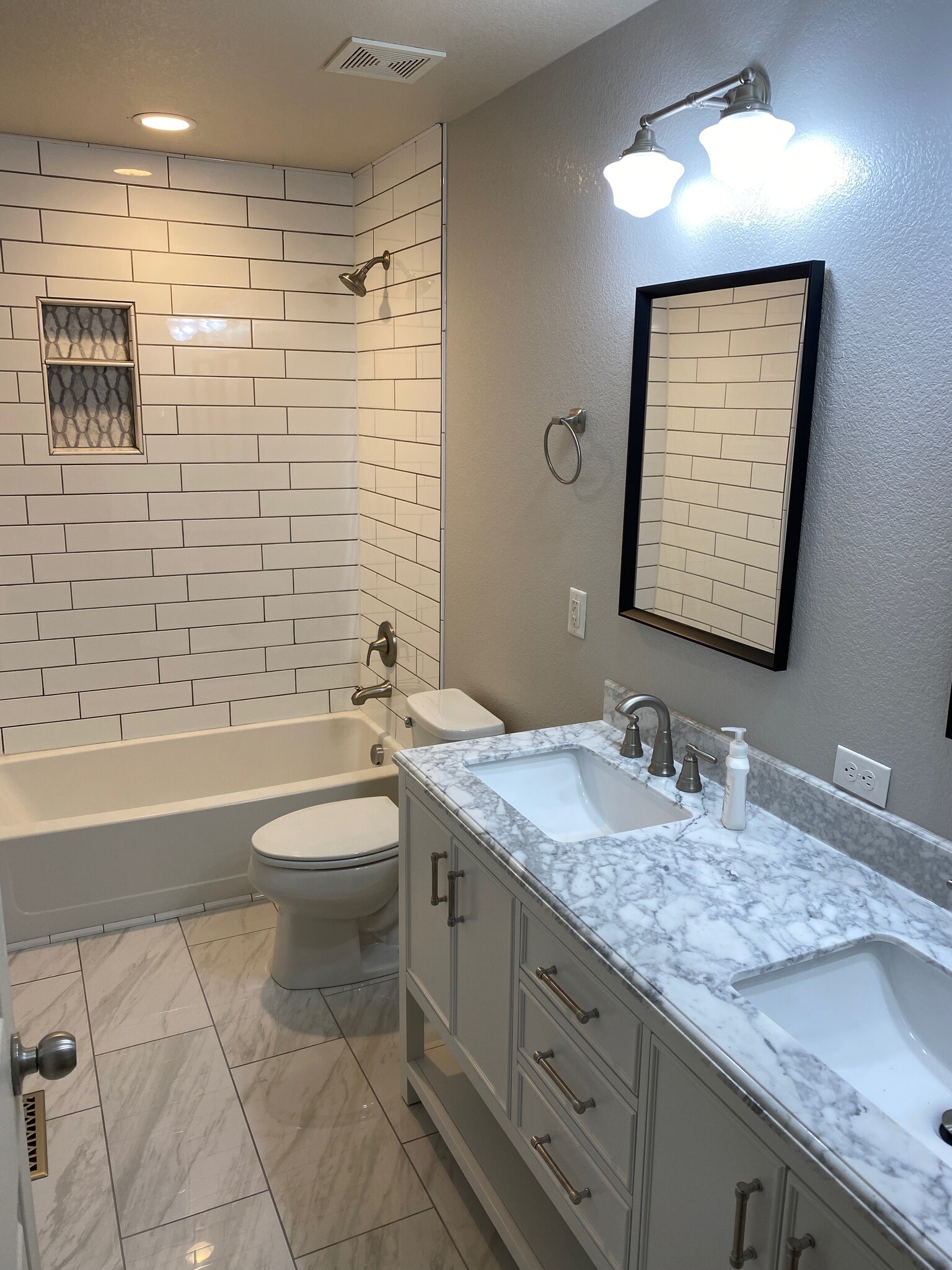 2nd Bath - 9404 Gray CT