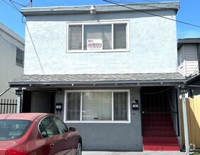 Building Photo - Spacious Upstairs Two Bedroom Apartment in...