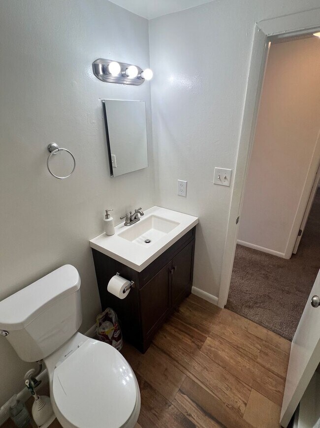 Building Photo - Hickory Street