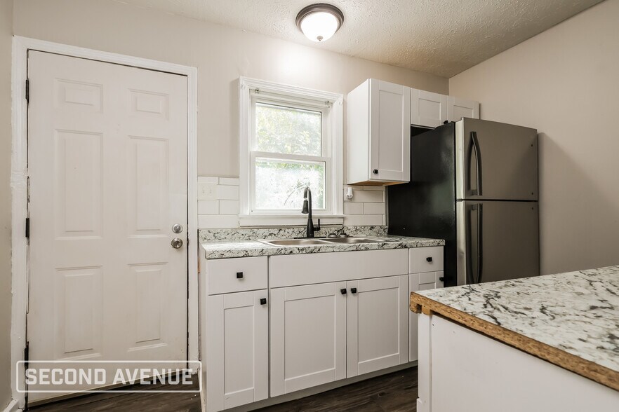 Building Photo - 459 S 41st St