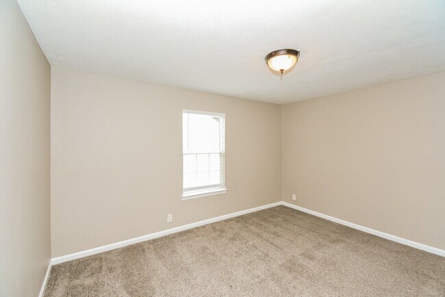 Building Photo - 912 Tom Hailey Blvd