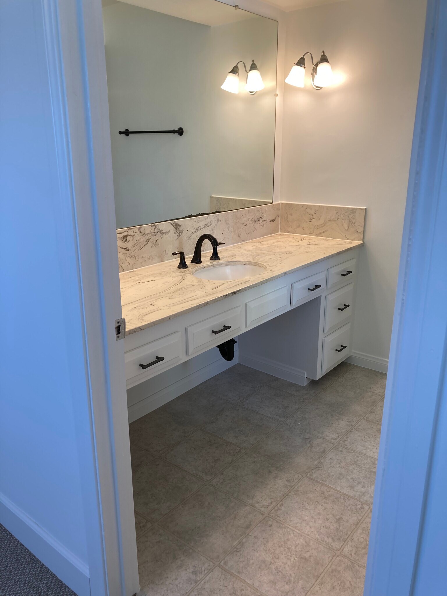 Building Photo - 20428 Roslin Ave