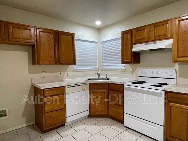 Building Photo - 121 Cambridge Dr